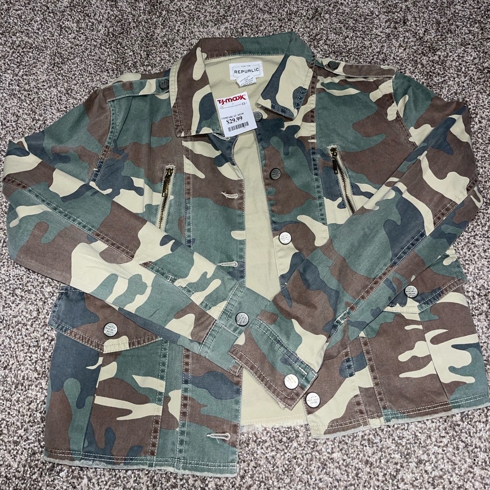 Super cute camo jacket!
